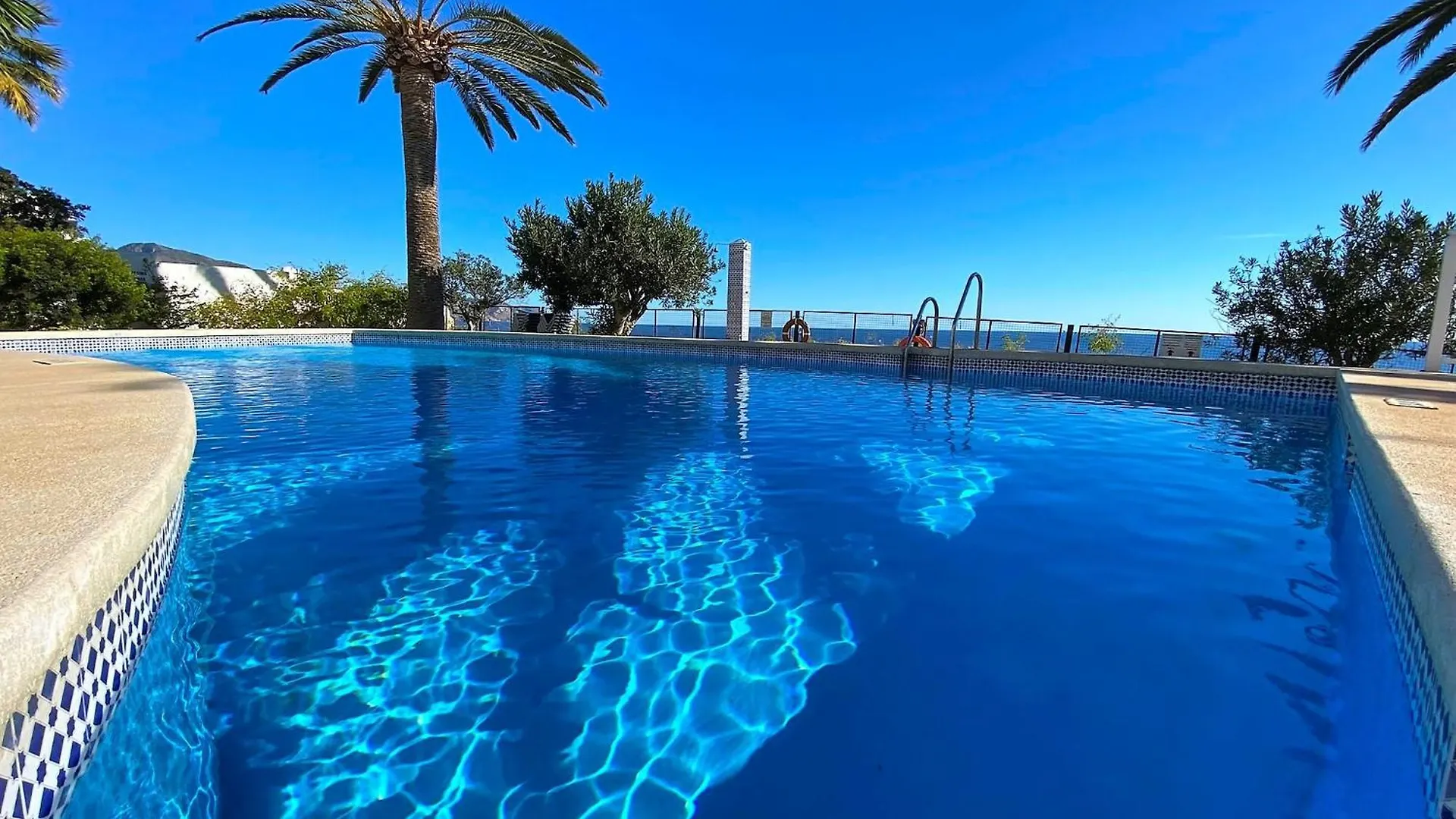 Tuhillo E1 Seaview Apartments Casasol Nerja