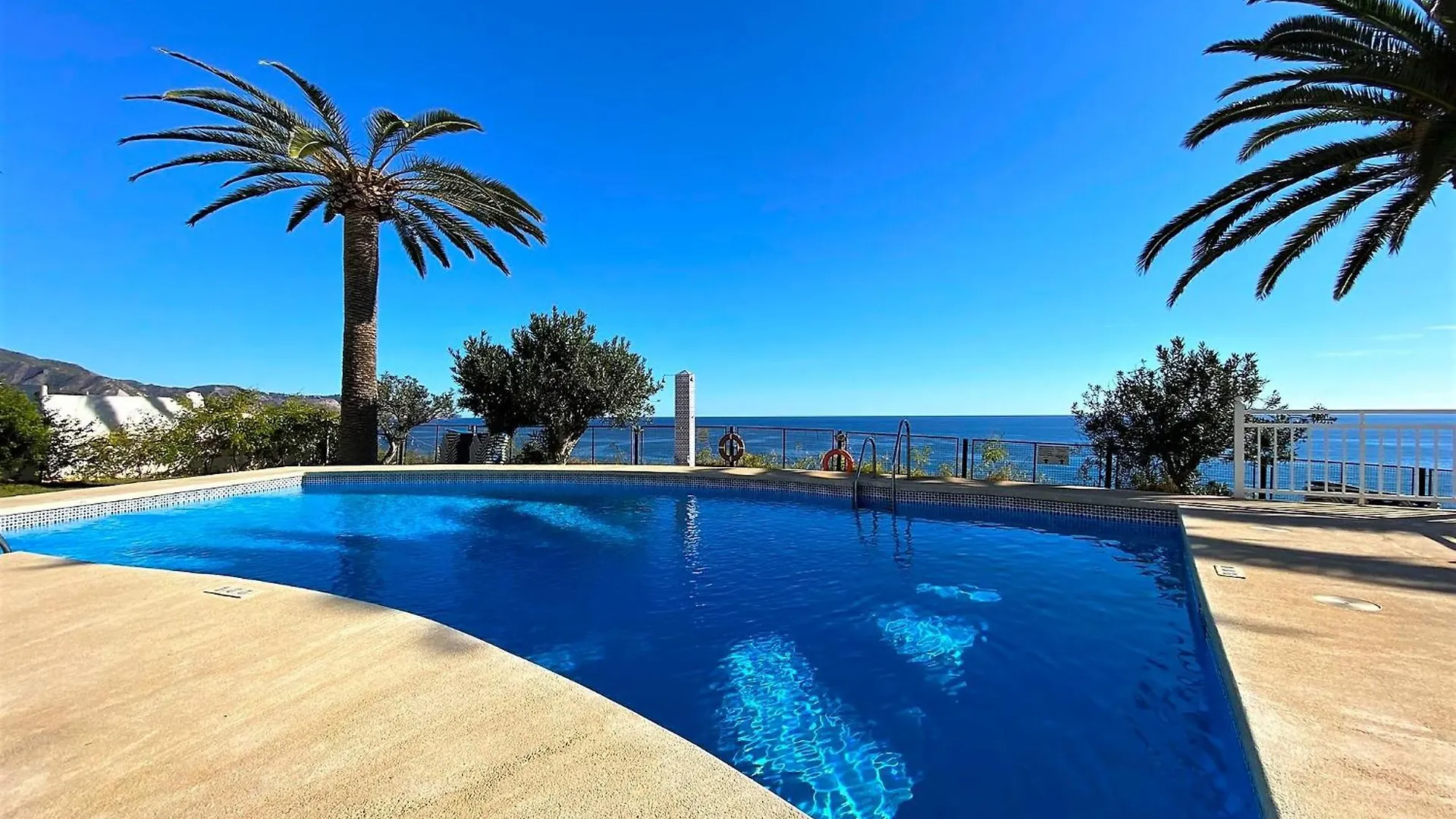 Tuhillo E1 Seaview Apartments Casasol Nerja