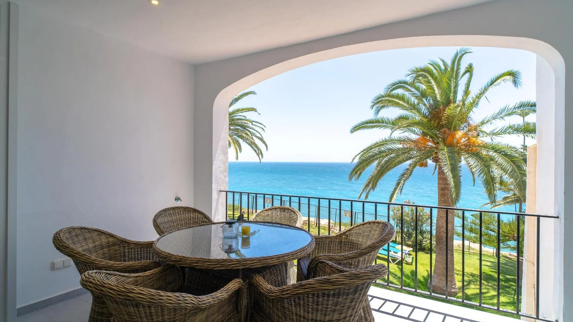Tuhillo E1 Seaview Apartments Casasol Nerja
